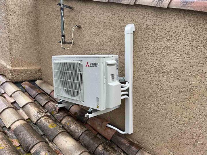 J'effectue l'installation de pompes à chaleur avec rigueur.